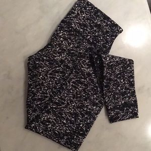 Black & White Lulu Lemon Leggings